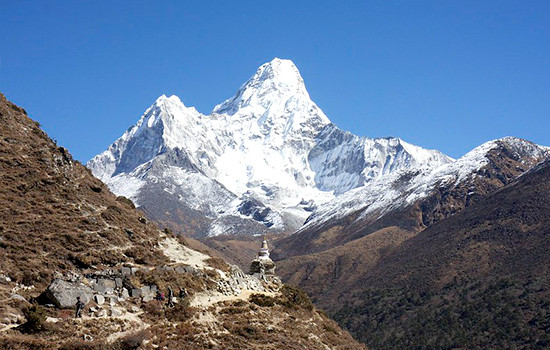 Trek to Dingboche (4,410m)